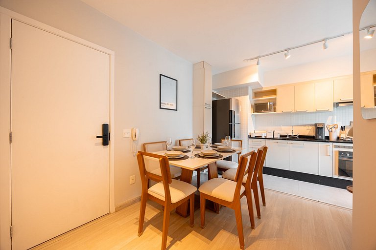 Apto C/2 quartos, vaga, varanda, sauna e piscina.