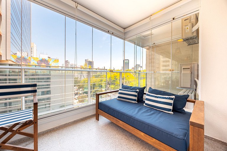 Apto C/2 quartos, vaga, varanda, sauna e piscina.