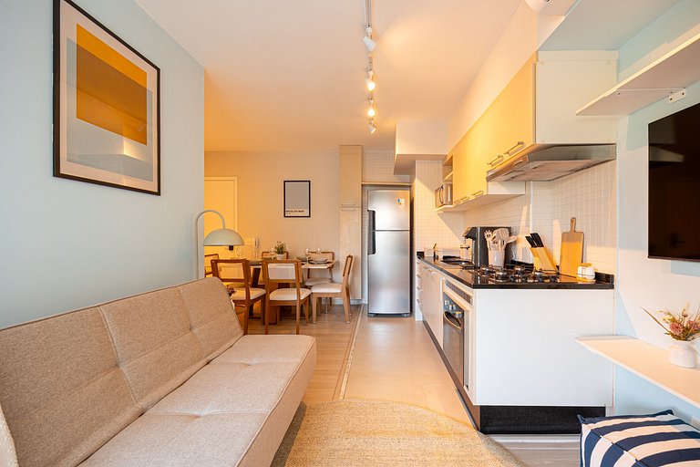 Apto C/2 quartos, vaga, varanda, sauna e piscina.