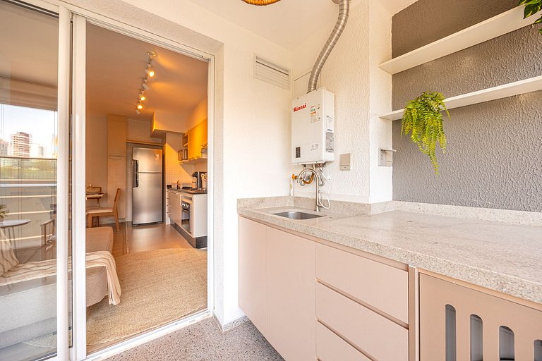 Apto C/2 quartos, vaga, varanda, sauna e piscina.