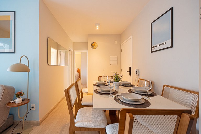 Apto C/2 quartos, vaga, varanda, sauna e piscina.