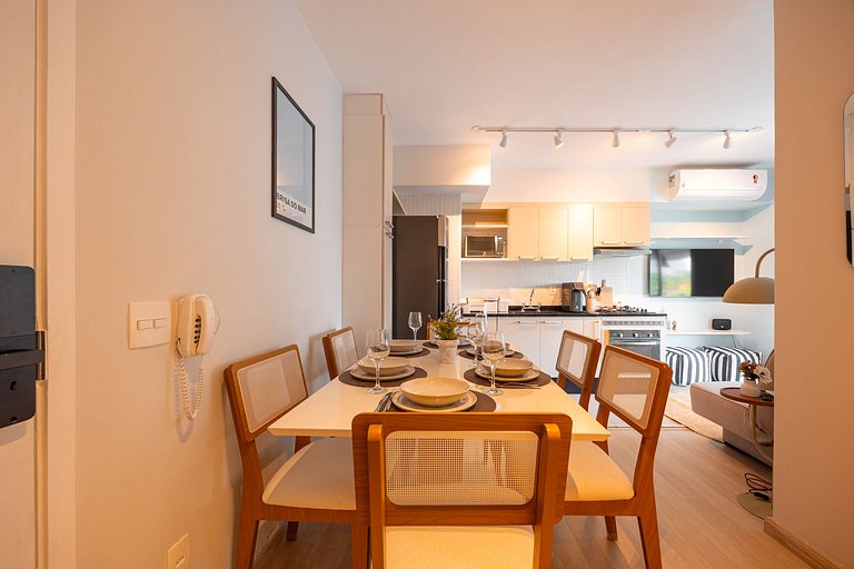 Apto C/2 quartos, vaga, varanda, sauna e piscina.