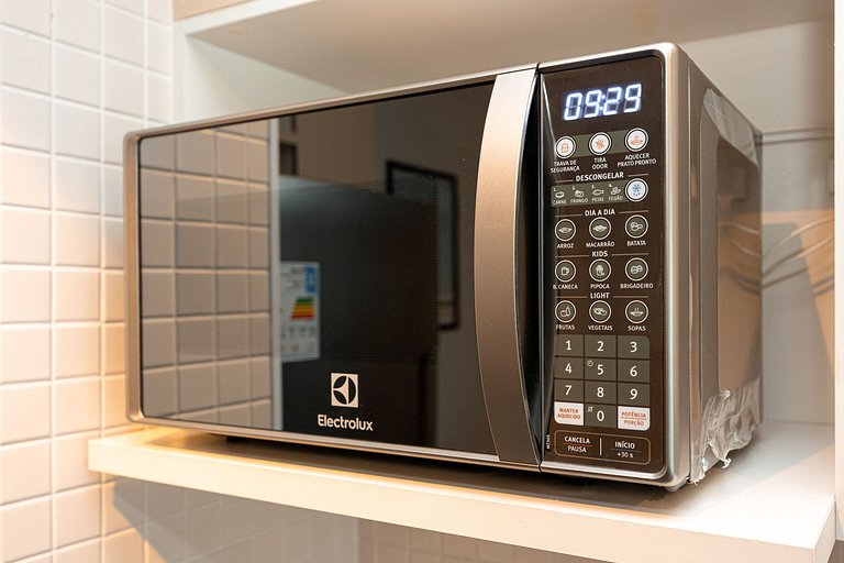 Apto C/2 quartos, vaga, varanda, sauna e piscina.