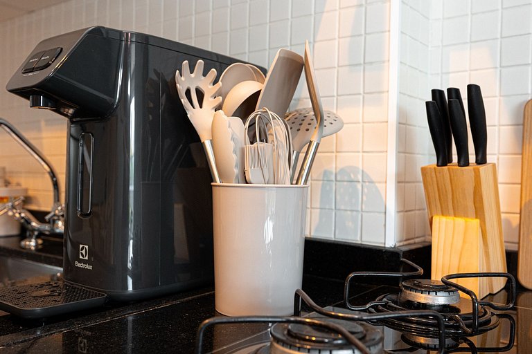 Apto C/2 quartos, vaga, varanda, sauna e piscina.