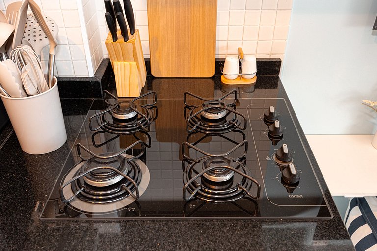 Apto C/2 quartos, vaga, varanda, sauna e piscina.