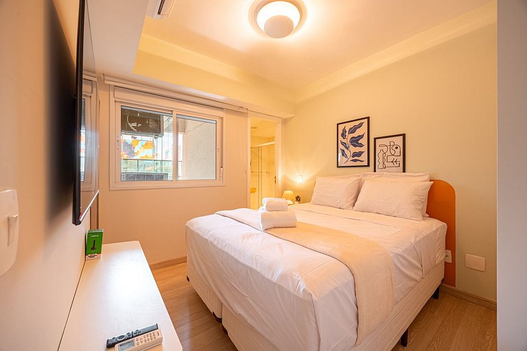 Apto C/2 quartos, vaga, varanda, sauna e piscina.