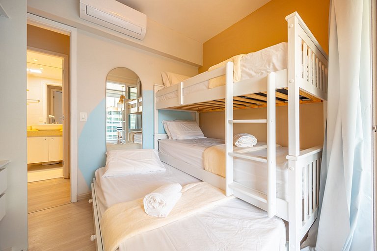 Apto C/2 quartos, vaga, varanda, sauna e piscina.