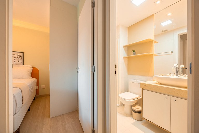 Apto C/2 quartos, vaga, varanda, sauna e piscina.