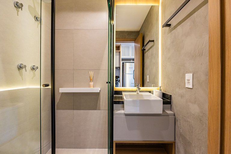 Studio em frente ao Metrô Paraíso