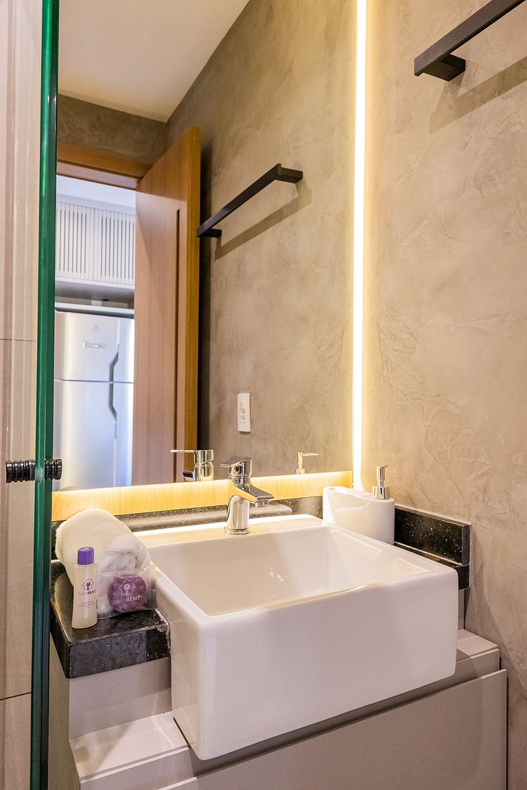 Studio em frente ao Metrô Paraíso