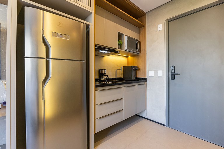 Studio em frente ao Metrô Paraíso