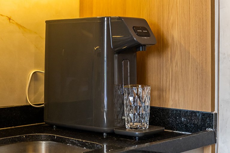 Studio em frente ao Metrô Paraíso