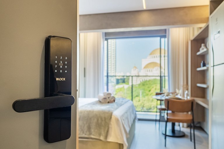 Studio em frente ao Metrô Paraíso