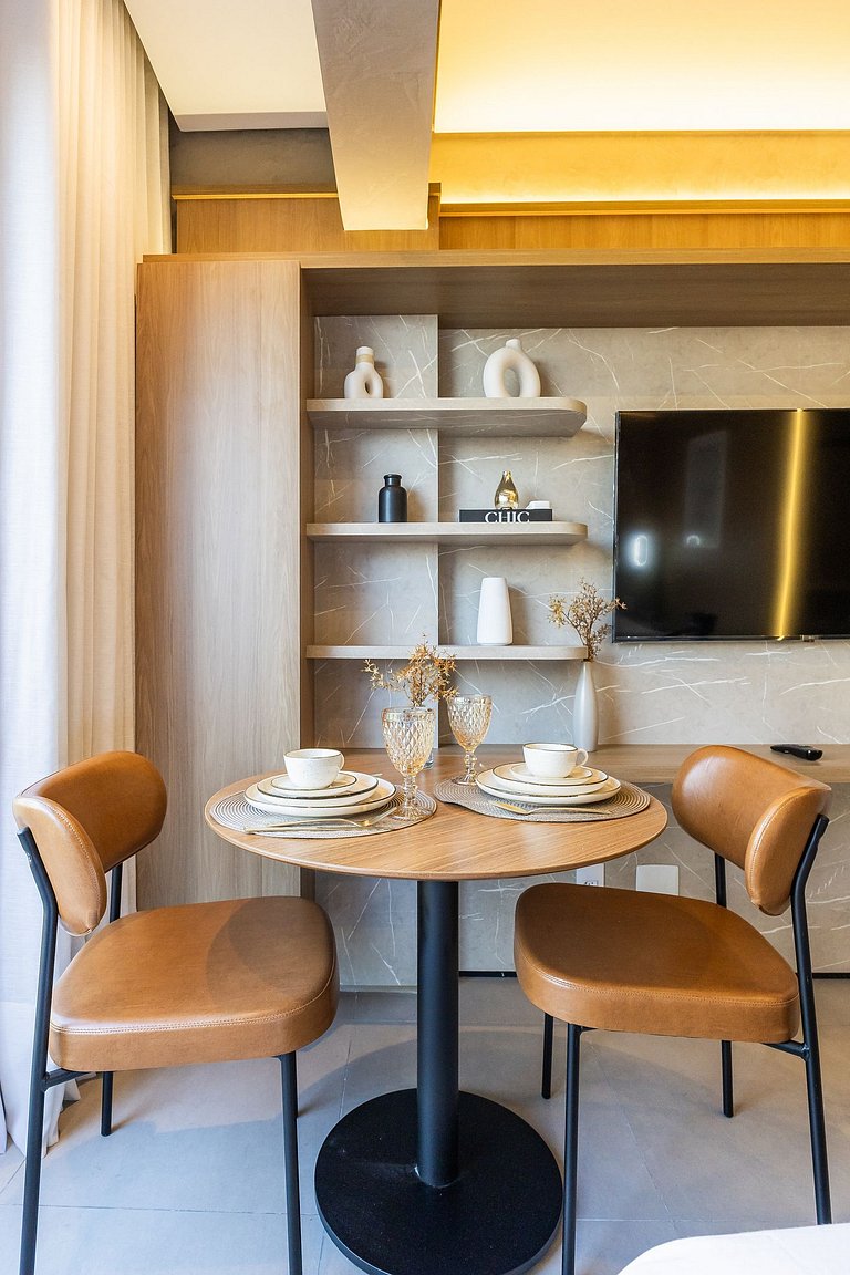 Studio em frente ao Metrô Paraíso