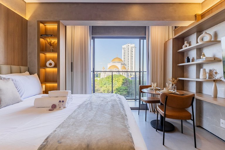 Studio em frente ao Metrô Paraíso