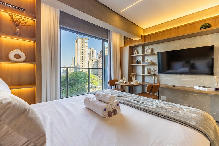 Studio em frente ao Metrô Paraíso