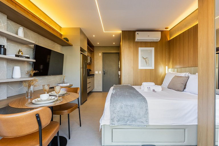 Studio em frente ao Metrô Paraíso