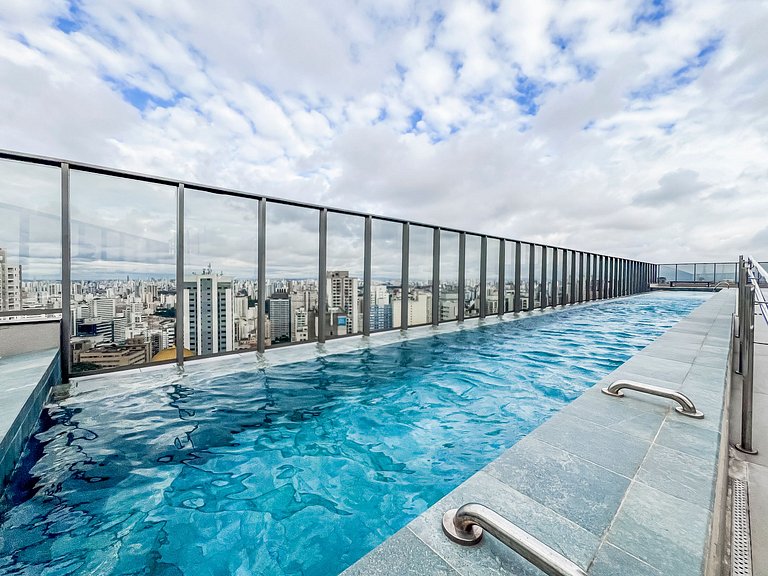 Studio em frente ao Metrô Paraíso