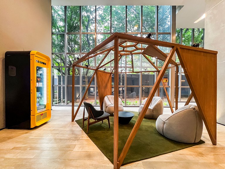 Studio em frente ao Metrô Paraíso