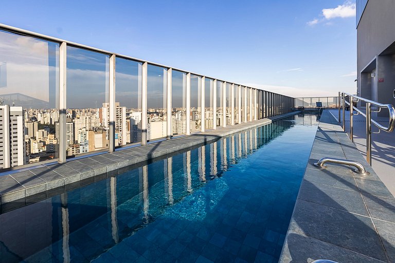 Studio em frente ao Metrô Paraíso