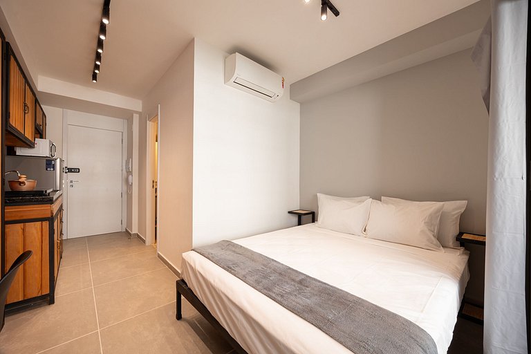 Charmoso studio com cama Queen ao lado do Allianz