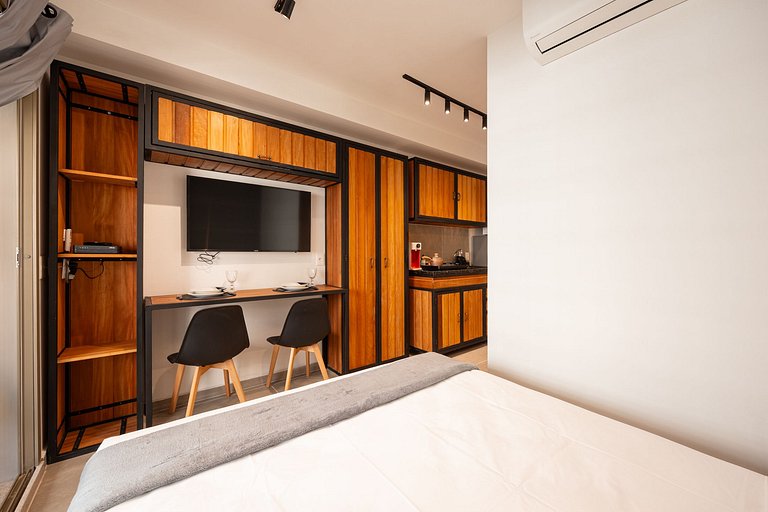 Charmoso studio com cama Queen ao lado do Allianz