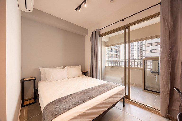 Charmoso studio com cama Queen ao lado do Allianz