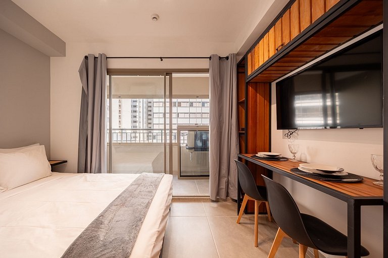 Charmoso studio com cama Queen ao lado do Allianz