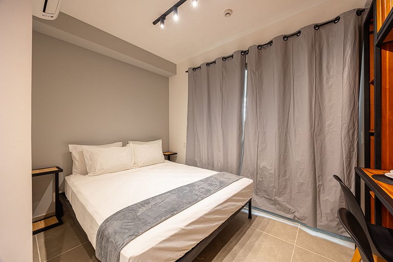 Charmoso studio com cama Queen ao lado do Allianz