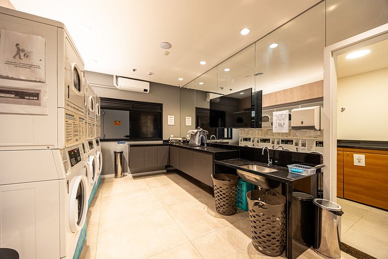 Belo studio C/ cama Queen em Moema