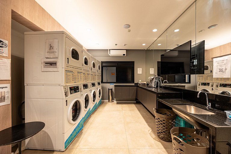 Belo studio C/ cama Queen em Moema