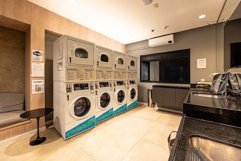 Belo studio C/ cama Queen em Moema