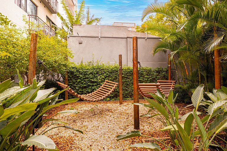 Belo studio C/ cama Queen em Moema