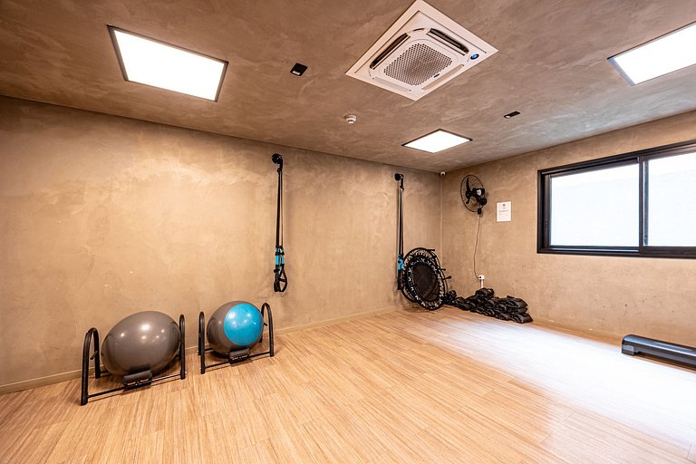 Belo studio C/ cama Queen em Moema