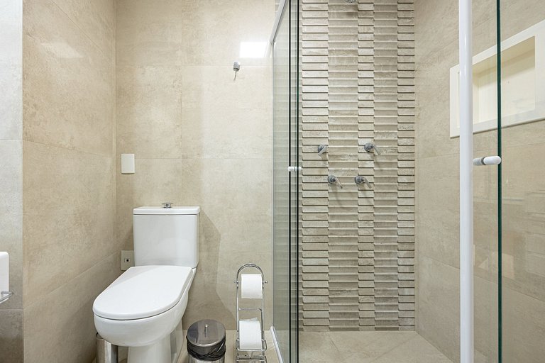 Belo studio C/ cama Queen em Moema