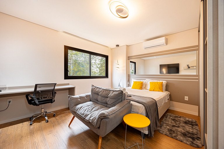 Belo studio C/ cama Queen em Moema