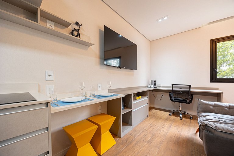 Belo studio C/ cama Queen em Moema