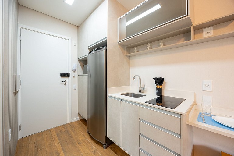 Belo studio C/ cama Queen em Moema