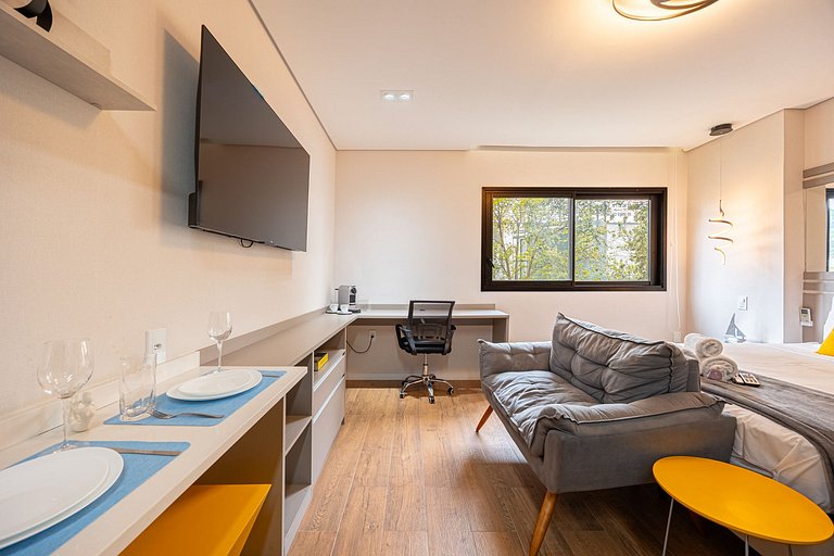 Belo studio C/ cama Queen em Moema