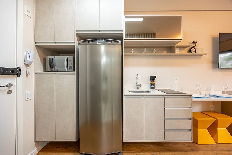 Belo studio C/ cama Queen em Moema