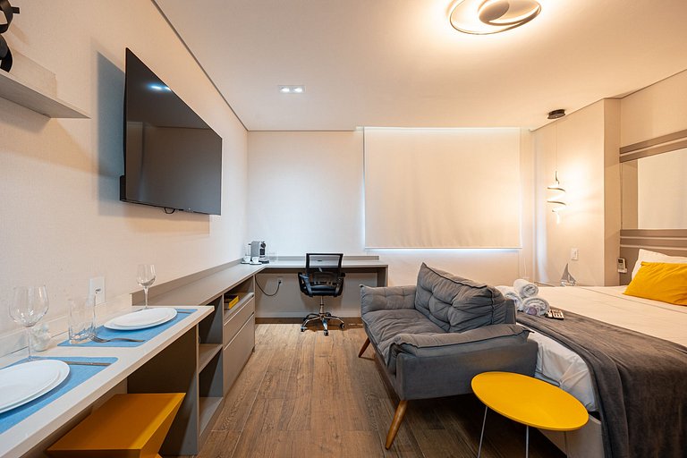 Belo studio C/ cama Queen em Moema