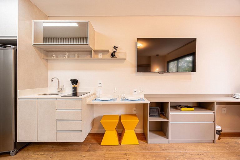 Belo studio C/ cama Queen em Moema