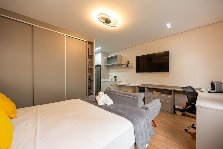 Belo studio C/ cama Queen em Moema