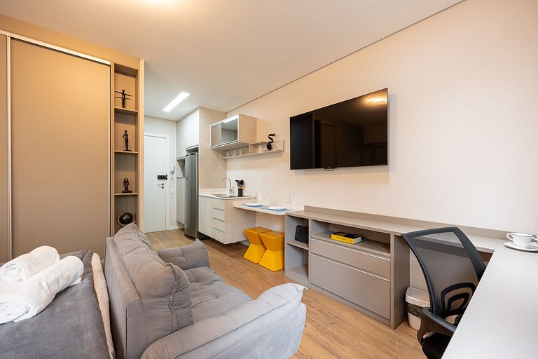 Belo studio C/ cama Queen em Moema