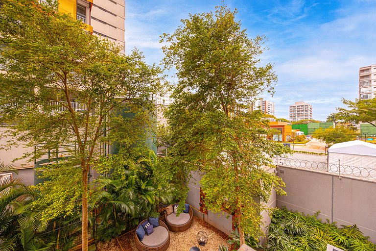 Belo studio C/ cama Queen em Moema