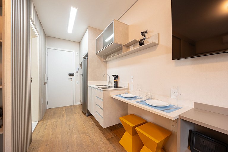 Belo studio C/ cama Queen em Moema