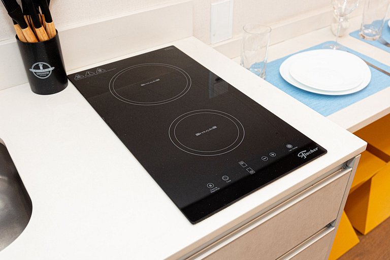 Belo studio C/ cama Queen em Moema