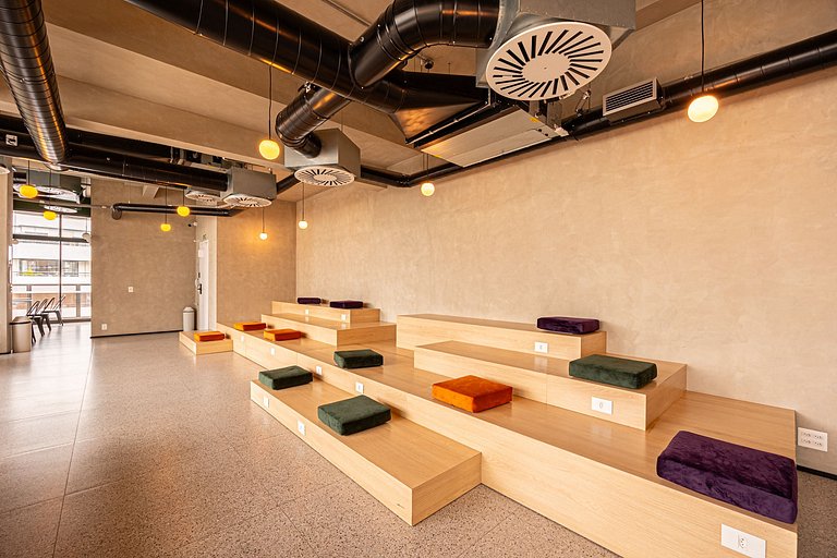 Charmoso studio C/mezanino e varanda em Moema