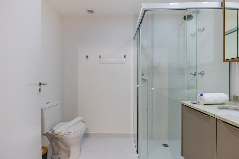 Belo studio com varanda no coração de Pinheiros