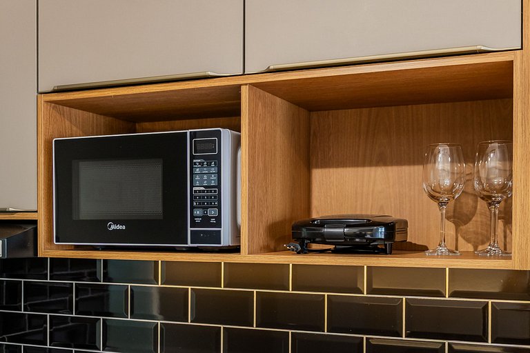 Belo studio com varanda no coração de Pinheiros